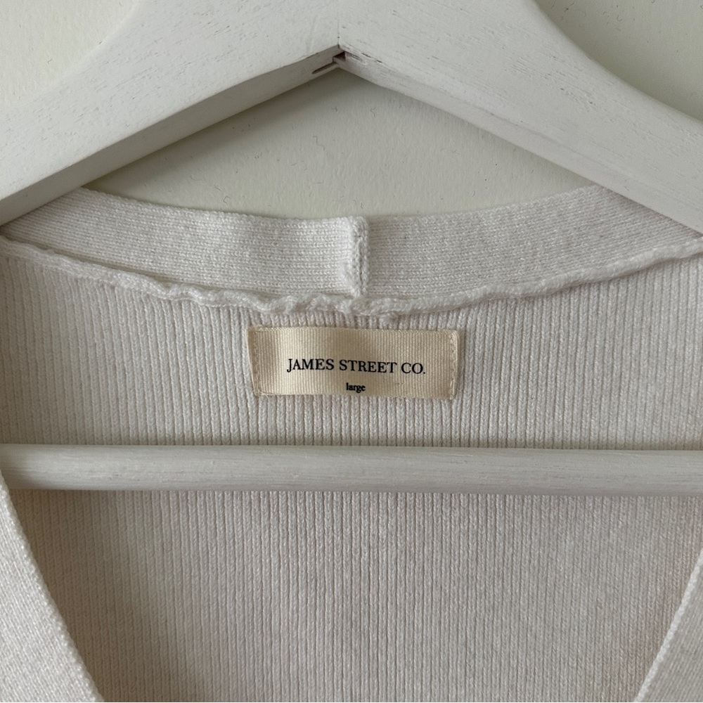James Street Co Keaton Vest in White - Picture 4 of 6
